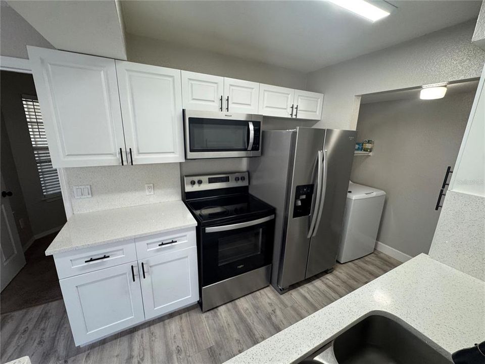 待售: $153,900 (2 贝兹, 2 浴室, 829 平方英尺)