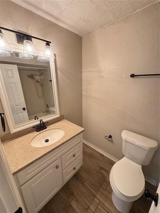 待售: $153,900 (2 贝兹, 2 浴室, 829 平方英尺)