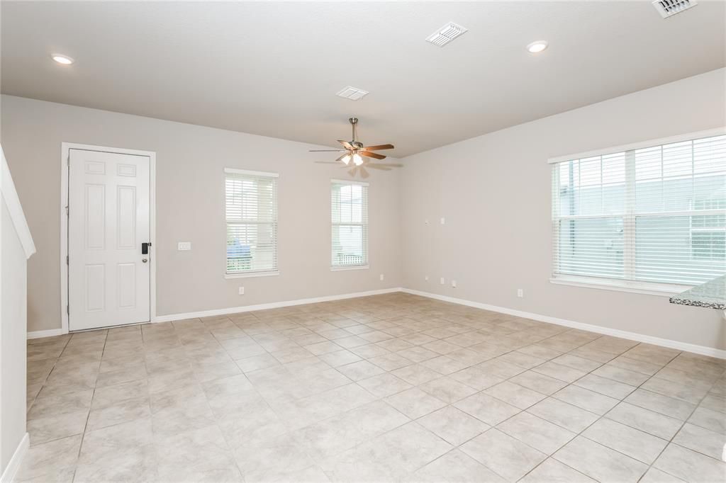 For Rent: $2,415 (3 beds, 2 baths, 1758 Square Feet)