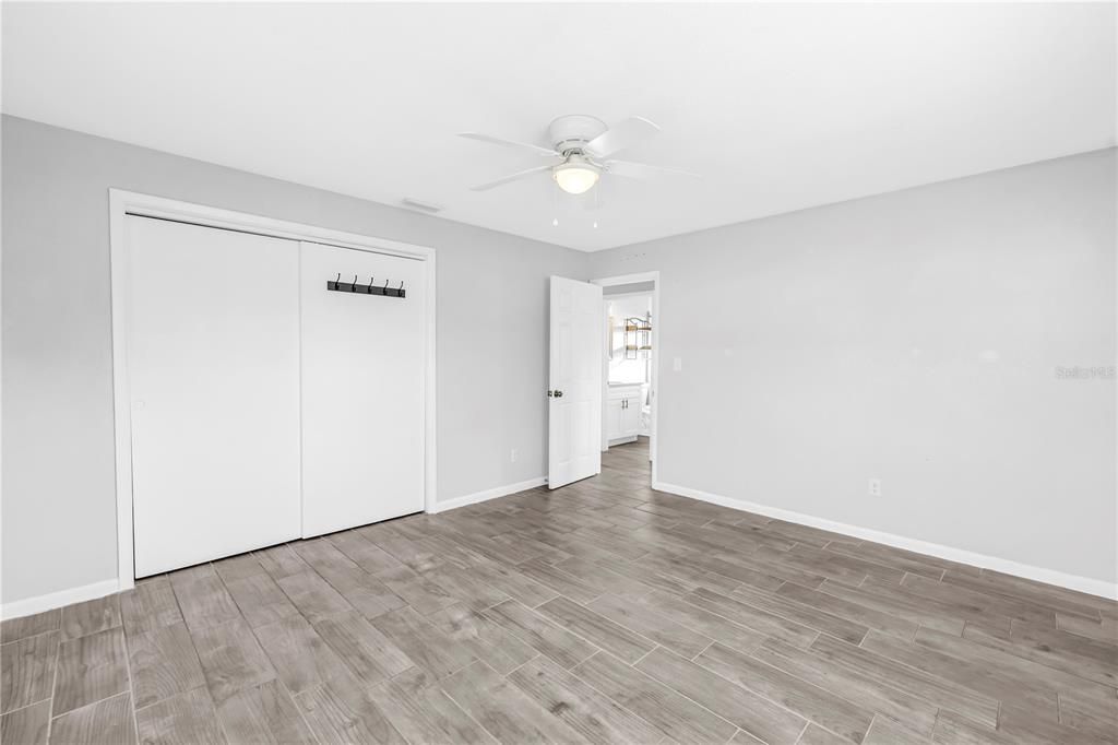 For Rent: $2,400 (2 beds, 1 baths, 882 Square Feet)