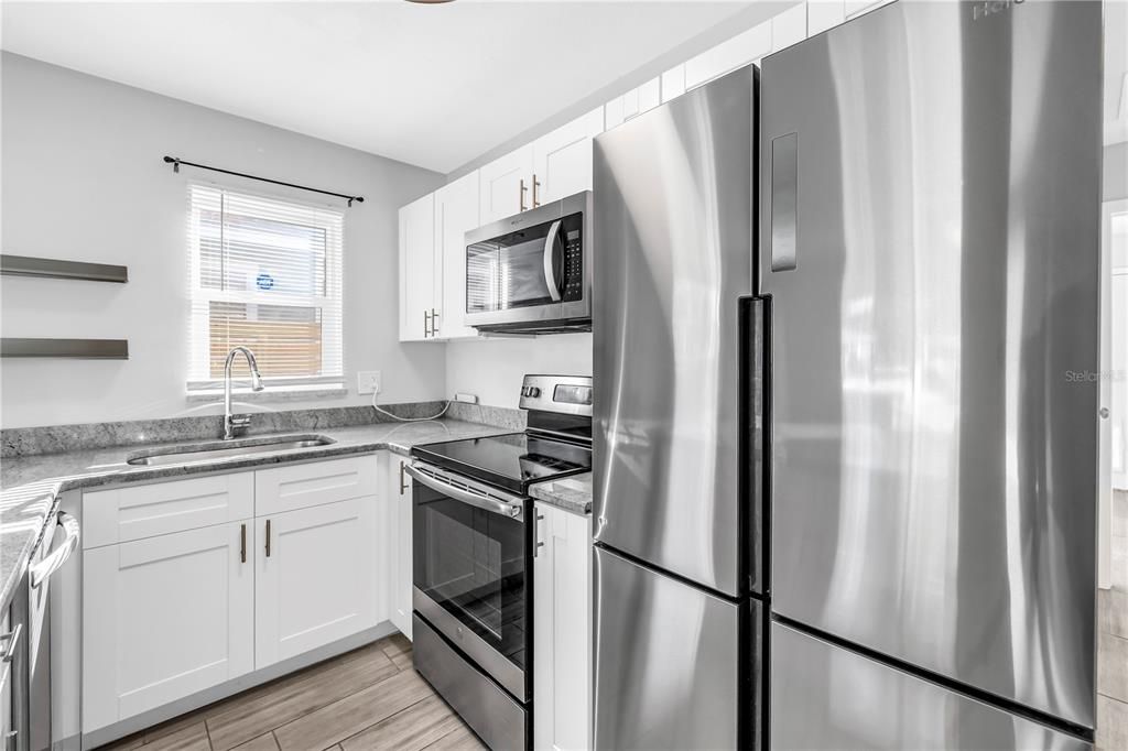 For Rent: $2,400 (2 beds, 1 baths, 882 Square Feet)