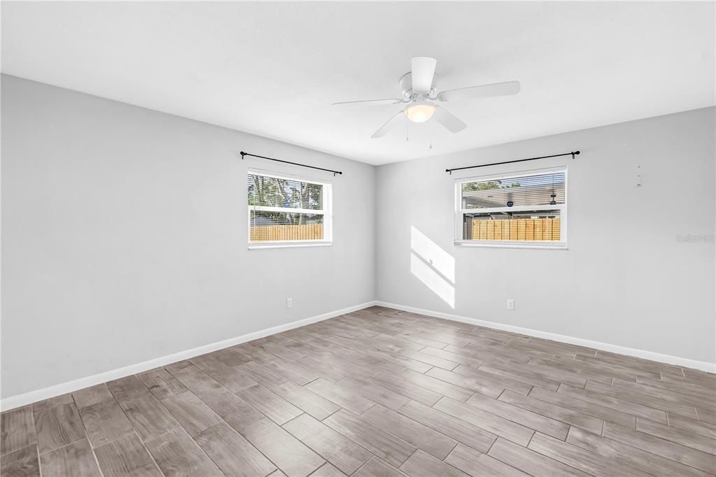 For Rent: $2,400 (2 beds, 1 baths, 882 Square Feet)