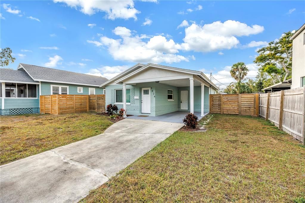 For Rent: $2,400 (2 beds, 1 baths, 882 Square Feet)