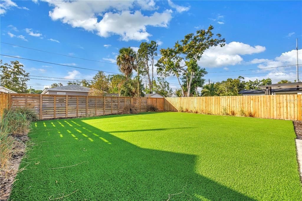 For Rent: $2,400 (2 beds, 1 baths, 882 Square Feet)