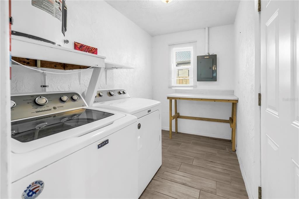 For Rent: $2,400 (2 beds, 1 baths, 882 Square Feet)