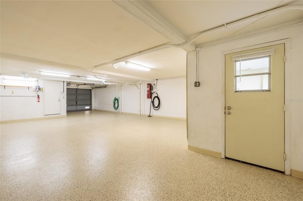 For Sale: $425,000 (2 beds, 2 baths, 920 Square Feet)