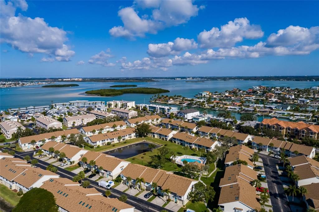 For Sale: $425,000 (2 beds, 2 baths, 920 Square Feet)