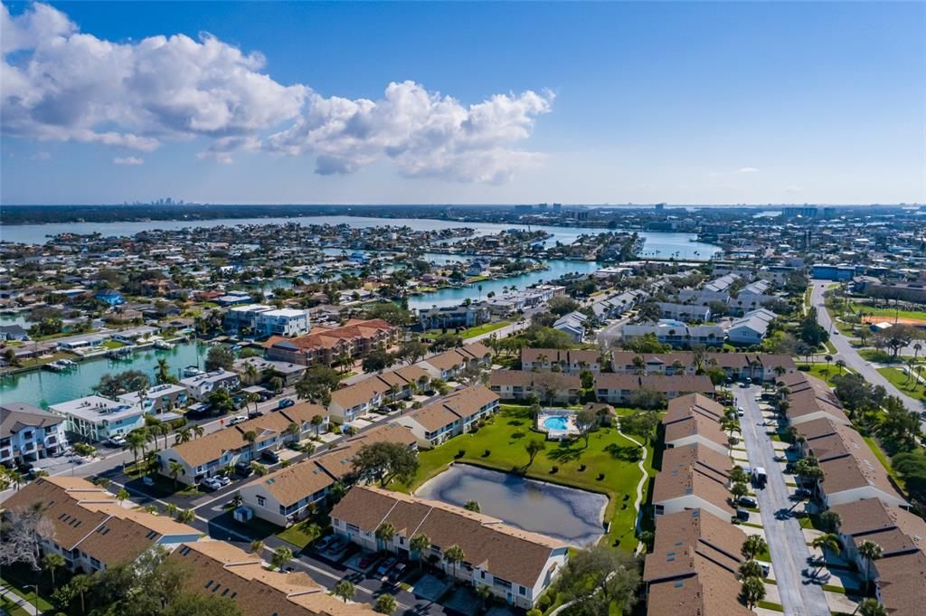 For Sale: $425,000 (2 beds, 2 baths, 920 Square Feet)