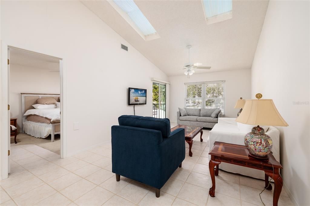 For Sale: $425,000 (2 beds, 2 baths, 920 Square Feet)