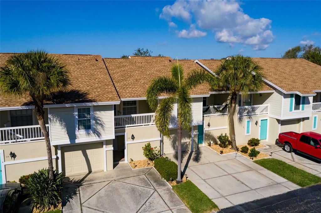 For Sale: $425,000 (2 beds, 2 baths, 920 Square Feet)