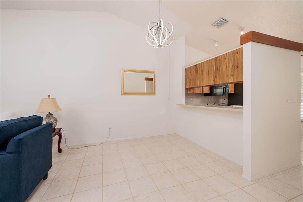 For Sale: $425,000 (2 beds, 2 baths, 920 Square Feet)