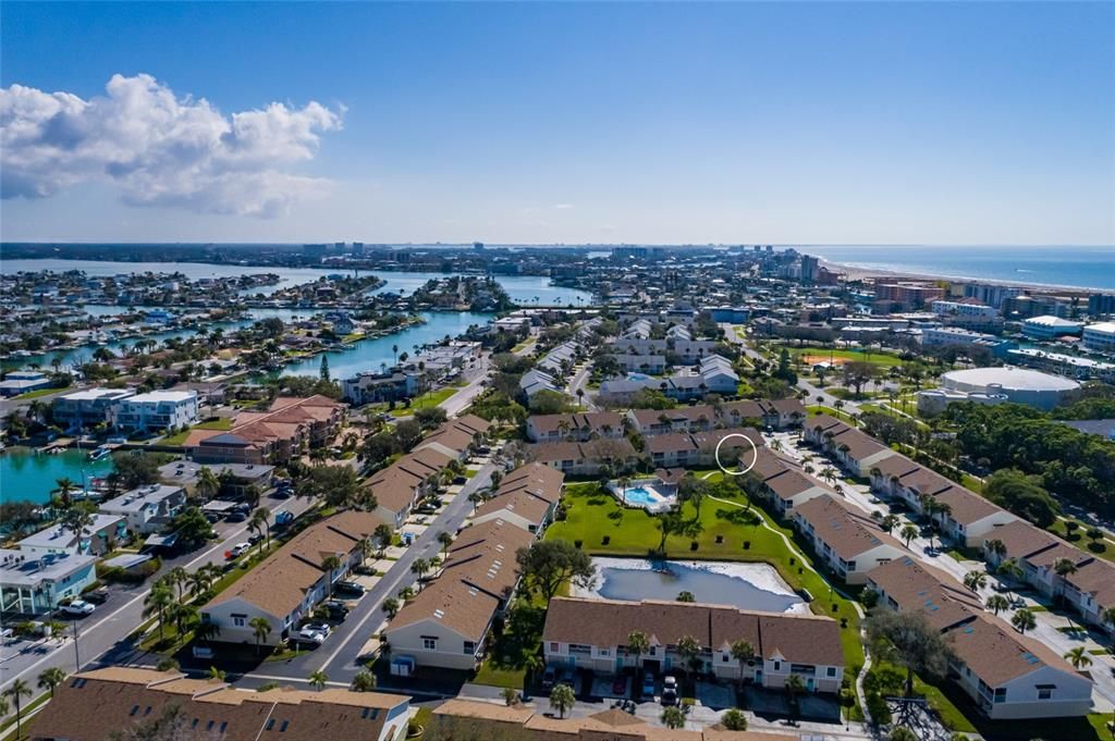 For Sale: $425,000 (2 beds, 2 baths, 920 Square Feet)