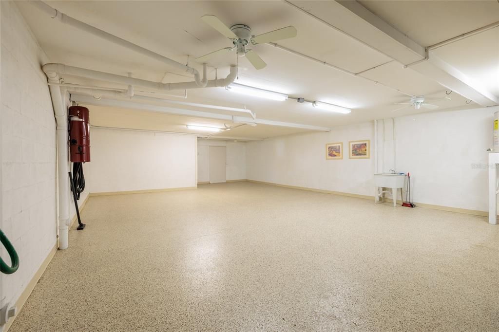 For Sale: $425,000 (2 beds, 2 baths, 920 Square Feet)