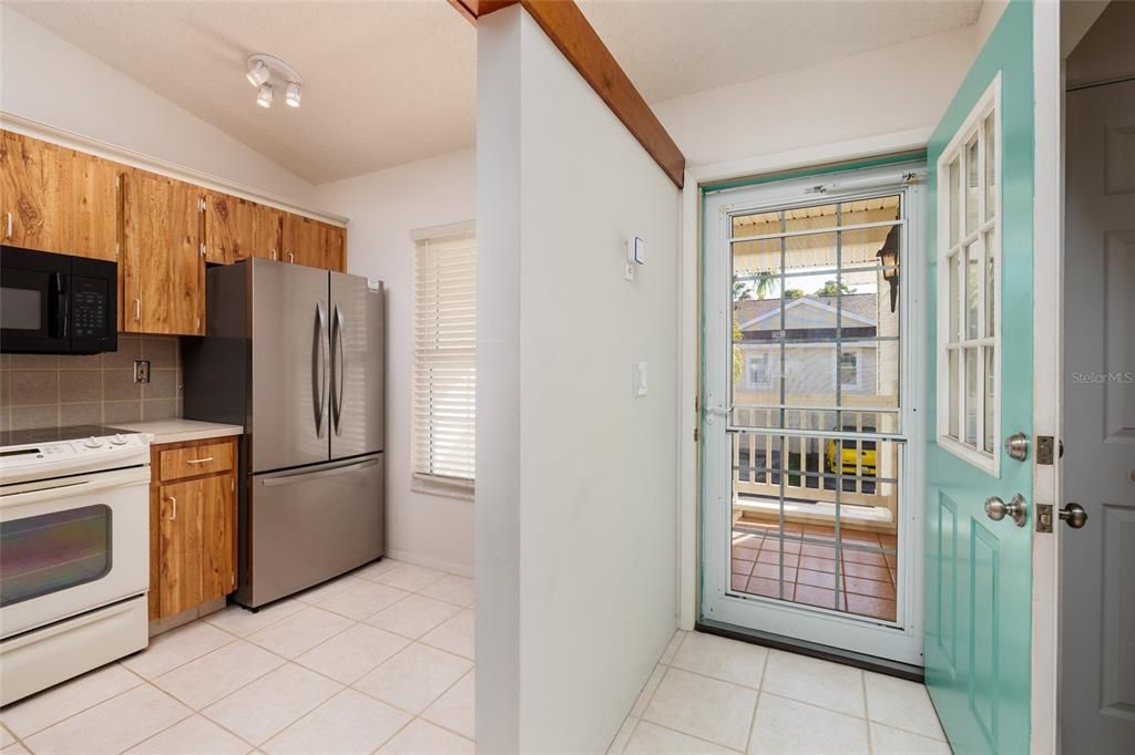 For Sale: $425,000 (2 beds, 2 baths, 920 Square Feet)