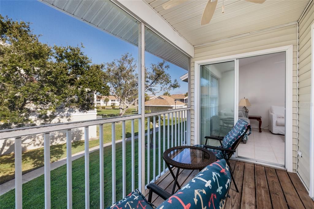 For Sale: $425,000 (2 beds, 2 baths, 920 Square Feet)