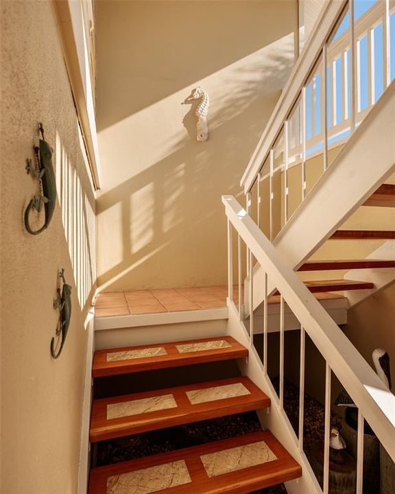 For Sale: $425,000 (2 beds, 2 baths, 920 Square Feet)