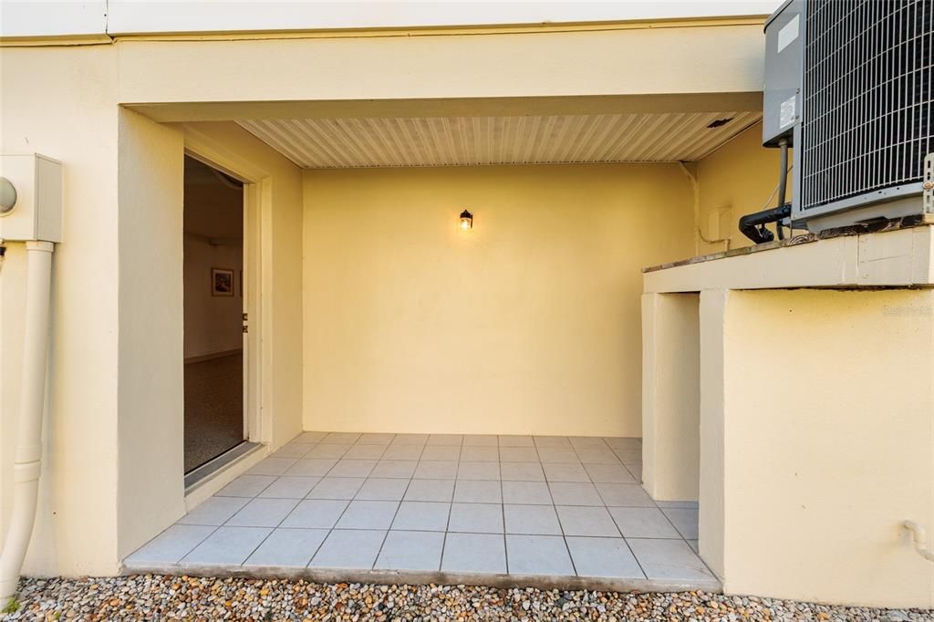 For Sale: $425,000 (2 beds, 2 baths, 920 Square Feet)