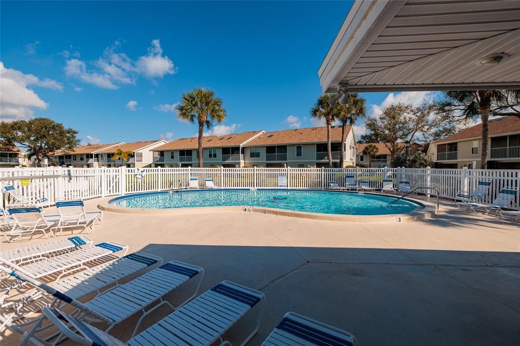 For Sale: $425,000 (2 beds, 2 baths, 920 Square Feet)