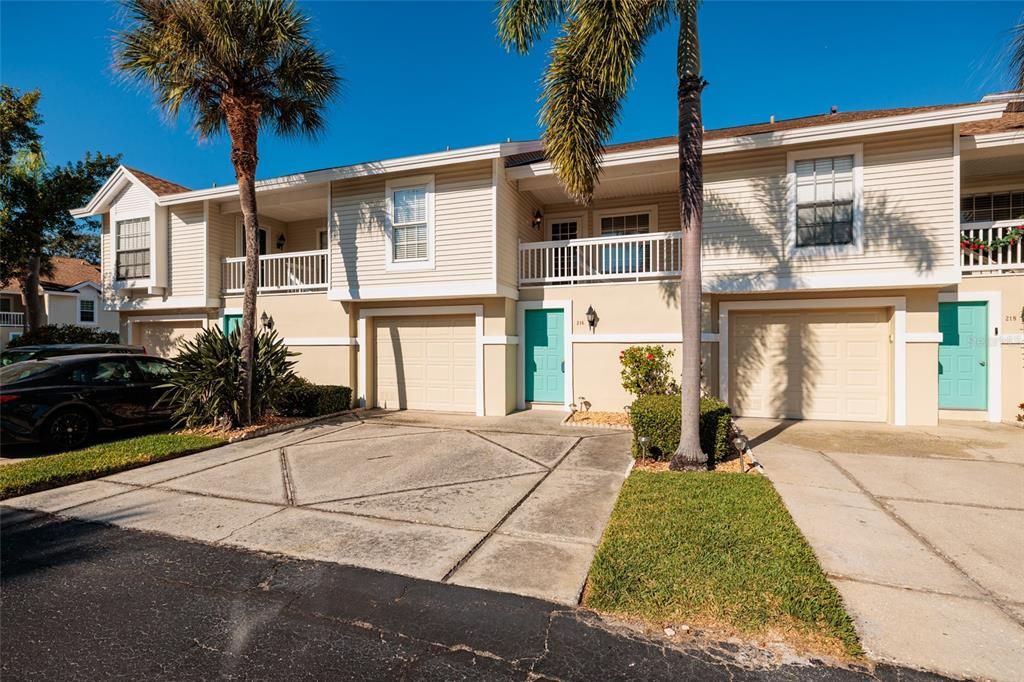 For Sale: $425,000 (2 beds, 2 baths, 920 Square Feet)