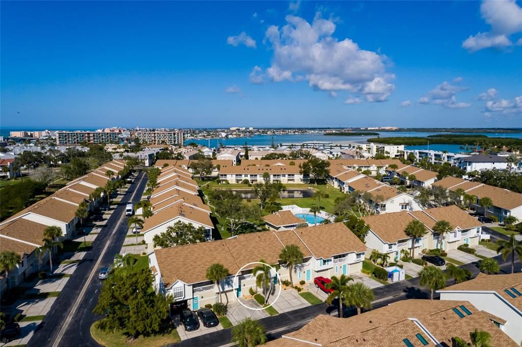 For Sale: $425,000 (2 beds, 2 baths, 920 Square Feet)