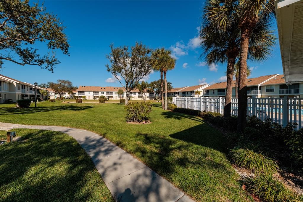 For Sale: $425,000 (2 beds, 2 baths, 920 Square Feet)