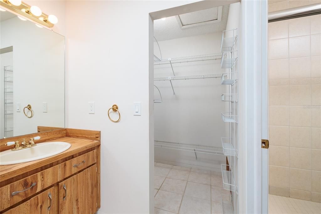 For Sale: $425,000 (2 beds, 2 baths, 920 Square Feet)