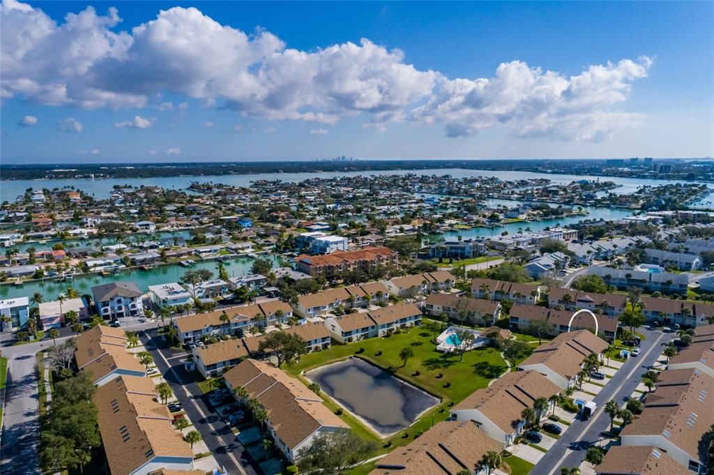 For Sale: $425,000 (2 beds, 2 baths, 920 Square Feet)