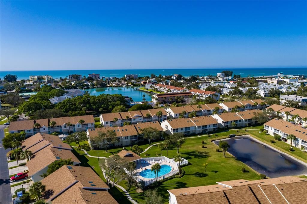 For Sale: $425,000 (2 beds, 2 baths, 920 Square Feet)