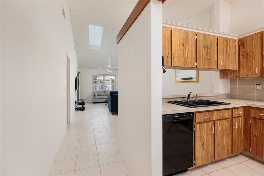 For Sale: $425,000 (2 beds, 2 baths, 920 Square Feet)