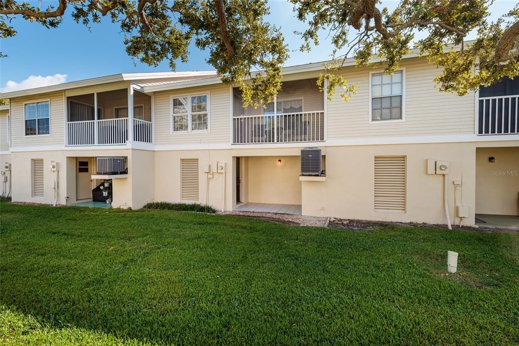 For Sale: $425,000 (2 beds, 2 baths, 920 Square Feet)