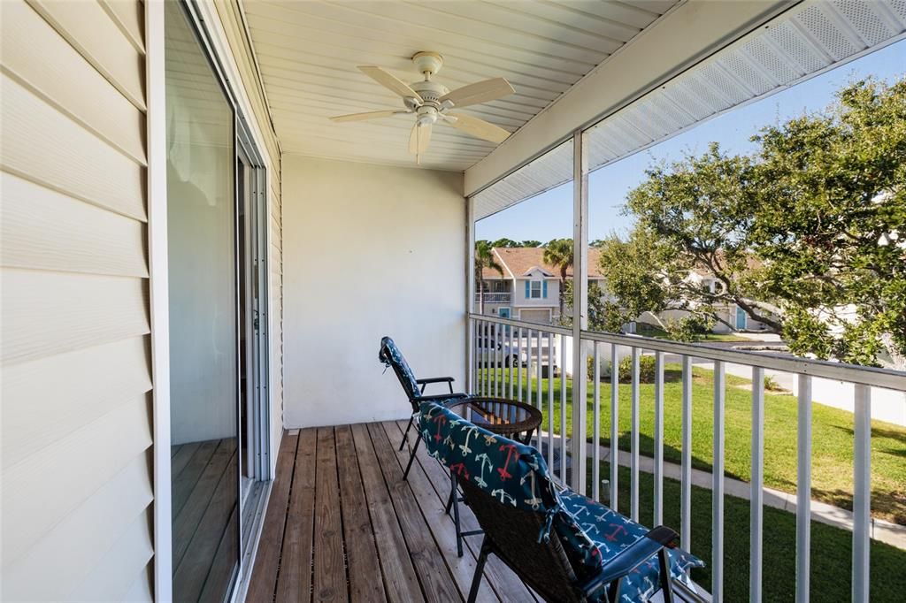 For Sale: $425,000 (2 beds, 2 baths, 920 Square Feet)