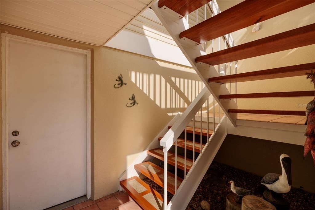 For Sale: $425,000 (2 beds, 2 baths, 920 Square Feet)