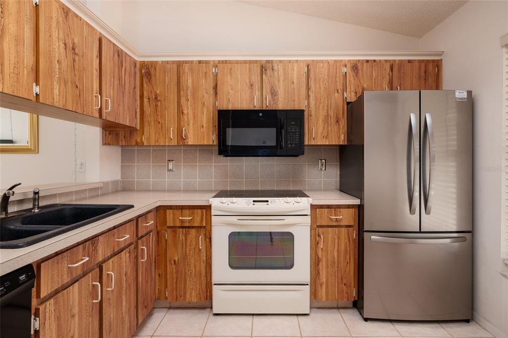 For Sale: $425,000 (2 beds, 2 baths, 920 Square Feet)