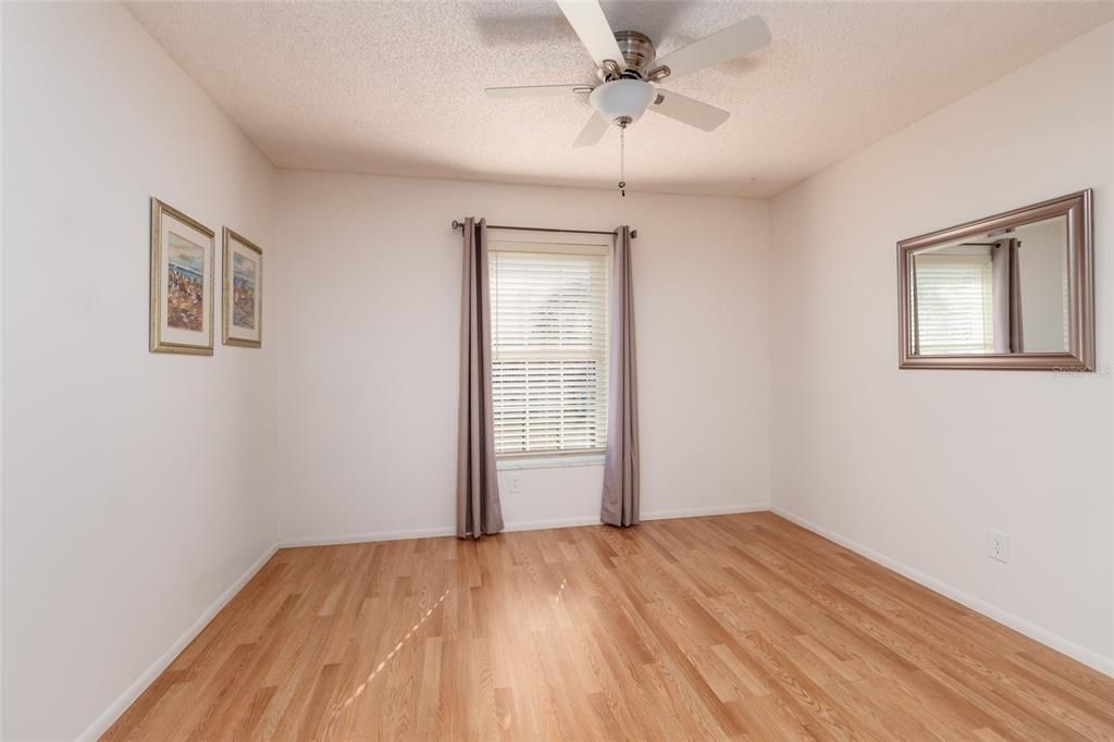 For Sale: $425,000 (2 beds, 2 baths, 920 Square Feet)