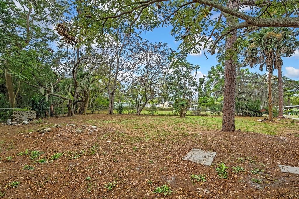 For Sale: $189,900 (2 beds, 1 baths, 930 Square Feet)