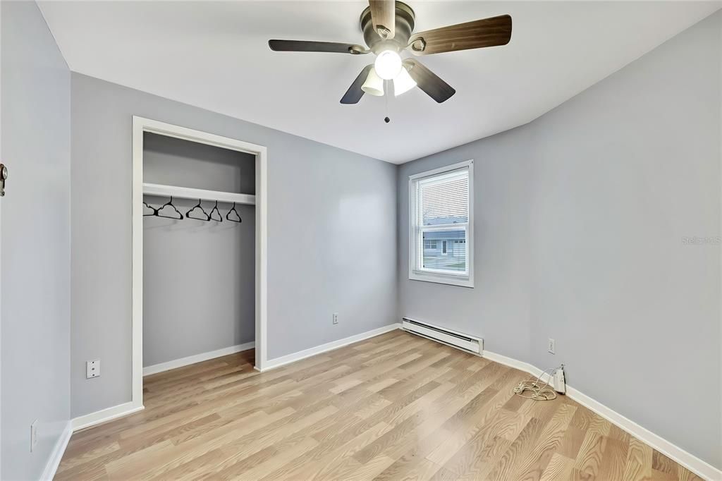 For Sale: $189,900 (2 beds, 1 baths, 930 Square Feet)