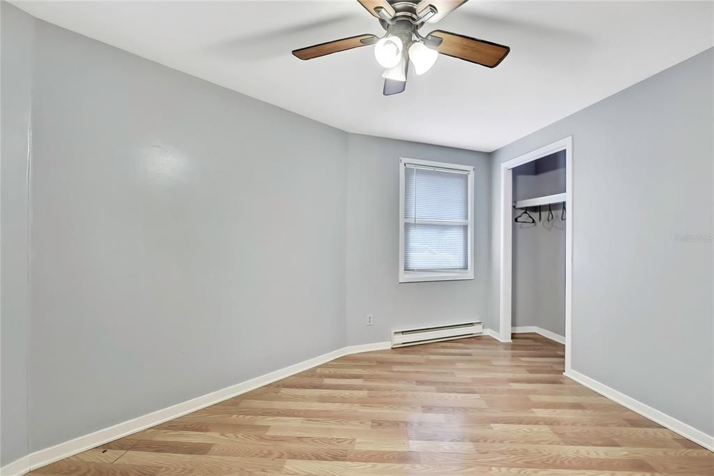 For Sale: $189,900 (2 beds, 1 baths, 930 Square Feet)