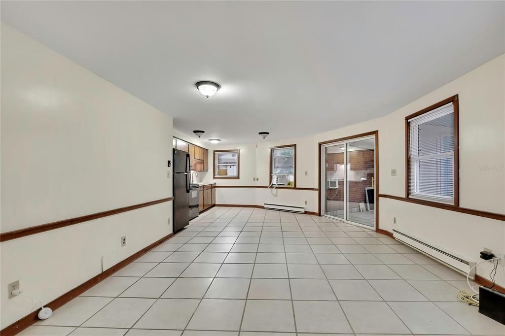 For Sale: $189,900 (2 beds, 1 baths, 930 Square Feet)