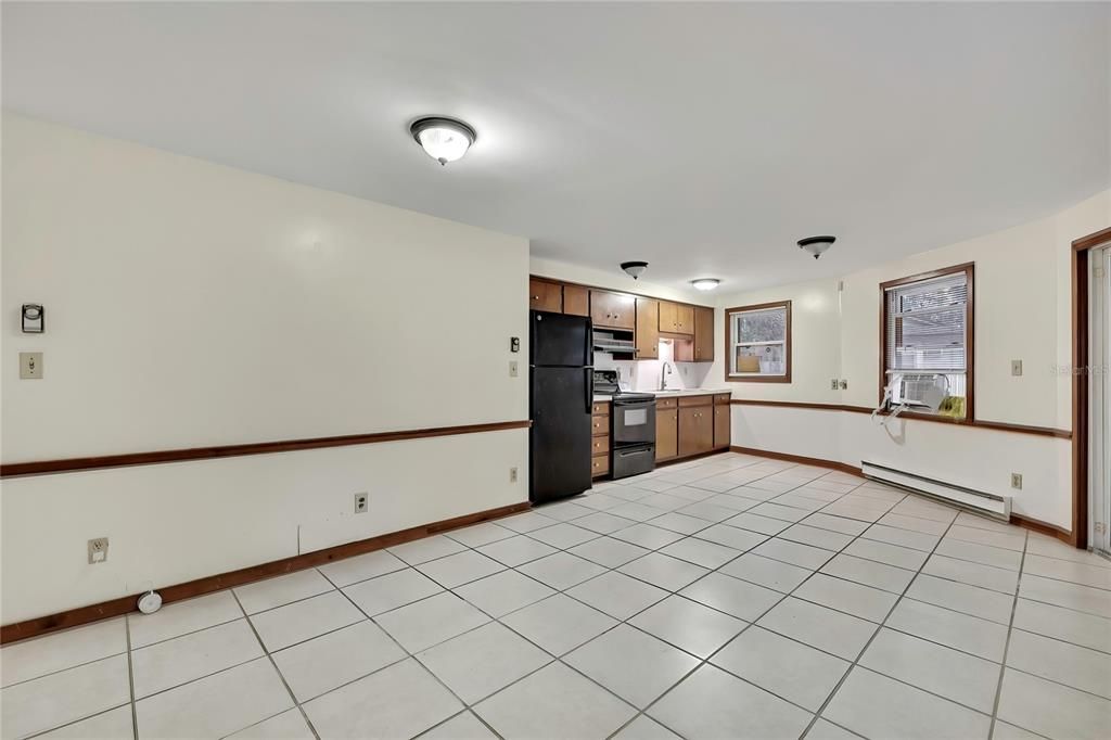 For Sale: $189,900 (2 beds, 1 baths, 930 Square Feet)
