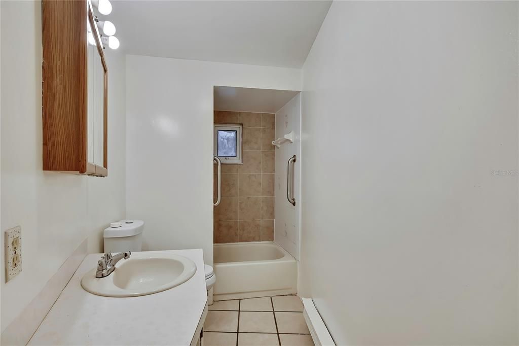 For Sale: $189,900 (2 beds, 1 baths, 930 Square Feet)