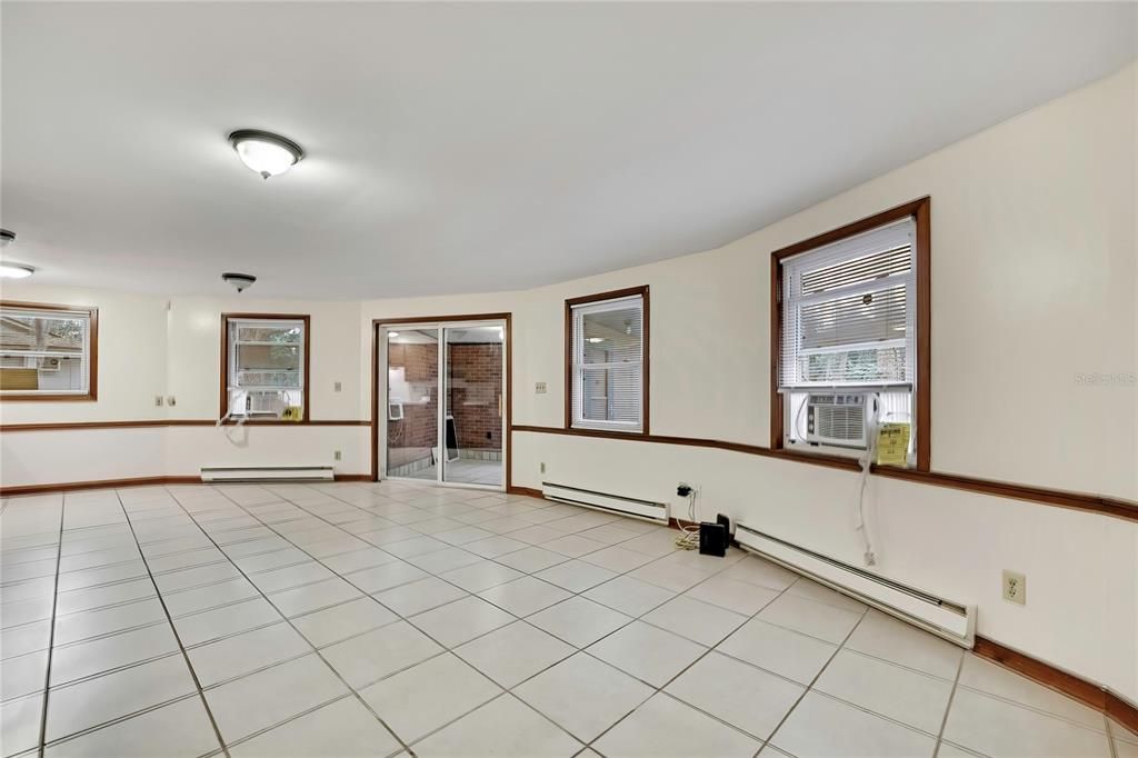 For Sale: $189,900 (2 beds, 1 baths, 930 Square Feet)