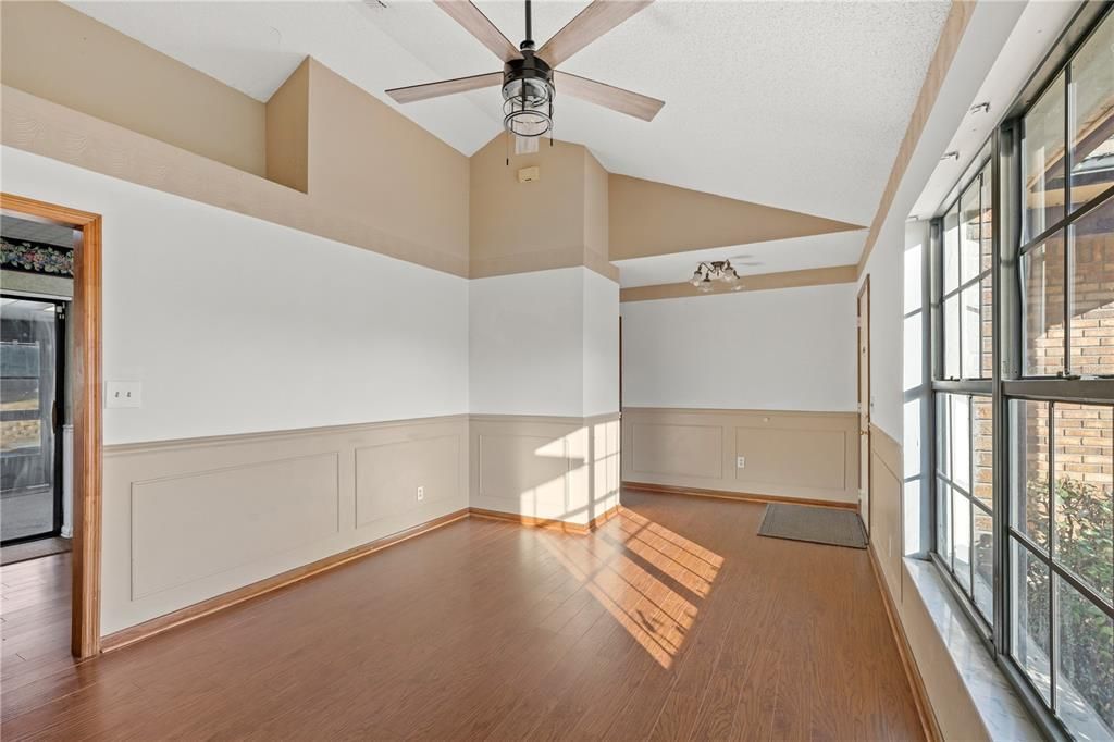 На продажу: $329,000 (3 спален, 2 ванн, 1310 Квадратных фут)