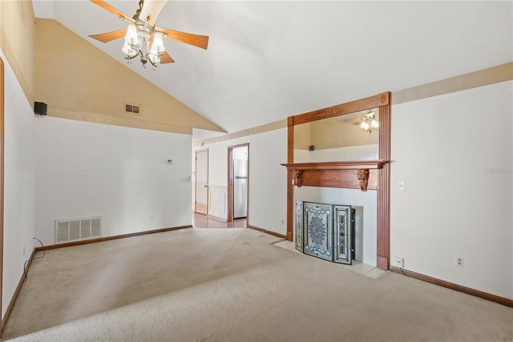 На продажу: $329,000 (3 спален, 2 ванн, 1310 Квадратных фут)