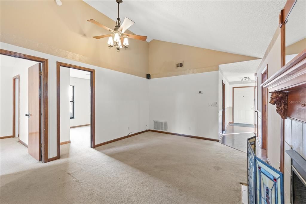 На продажу: $329,000 (3 спален, 2 ванн, 1310 Квадратных фут)