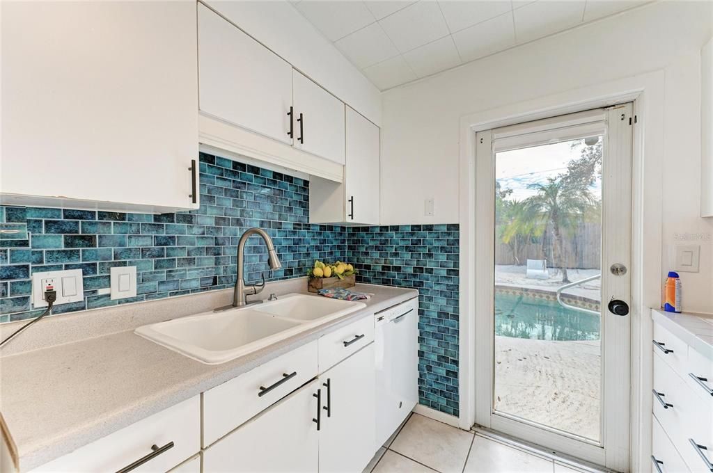 На продажу: $375,000 (3 спален, 2 ванн, 1638 Квадратных фут)