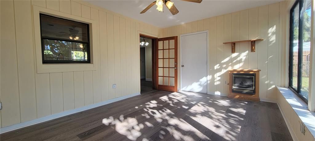 На продажу: $379,999 (4 спален, 2 ванн, 1541 Квадратных фут)