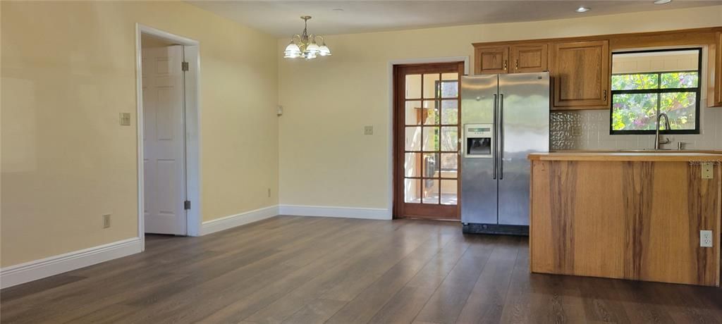 На продажу: $379,999 (4 спален, 2 ванн, 1541 Квадратных фут)