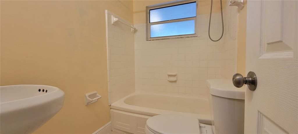 На продажу: $379,999 (4 спален, 2 ванн, 1541 Квадратных фут)