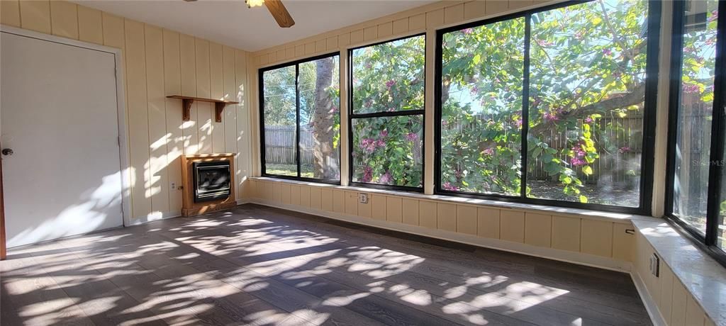 На продажу: $379,999 (4 спален, 2 ванн, 1541 Квадратных фут)