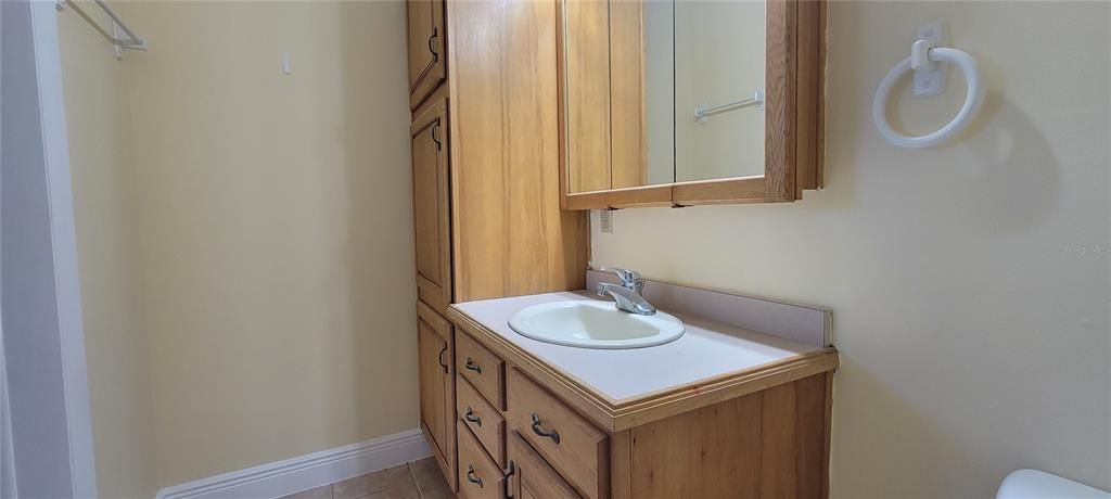 На продажу: $379,999 (4 спален, 2 ванн, 1541 Квадратных фут)